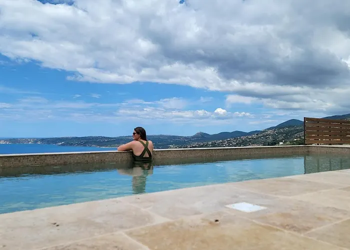 Lorraine\'S Apartments Close To Lourdas Beach