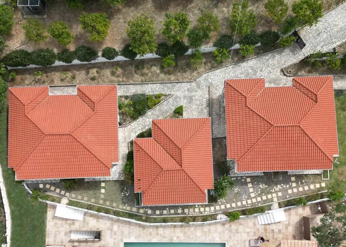 Lorraine\'S Apartments Close To Lourdas Beach